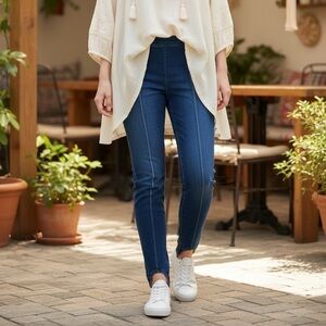 NWOT Soft Surroundings Dark Blue Pull-on Stirrup Jeans, retro. Size small.